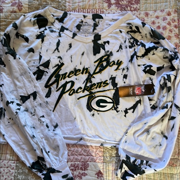 NFL Green Bay Packers Black and White Tie-Dye Shirt cropped top - Picture 2 of 11